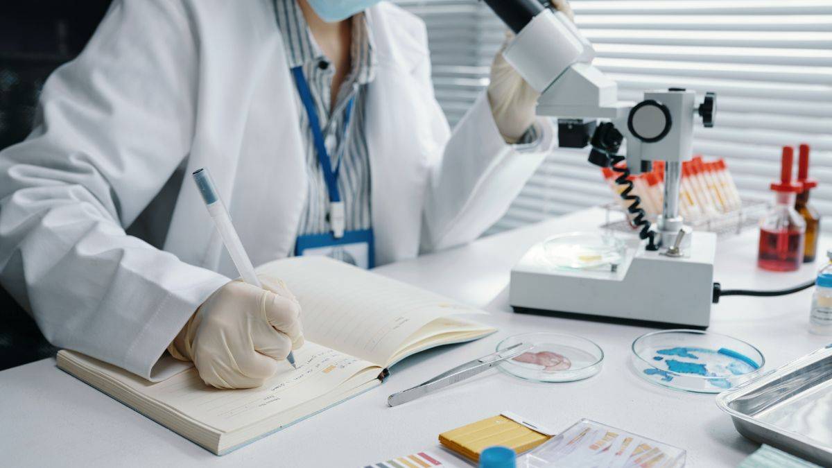 Una variante genética eleva el riesgo de COVID-19 grave y fibrosis pulmonar